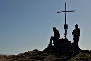 41 Alla croce di vetta della Cima di Mezzeno (2230 m)